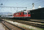 SBB: Erinnerung an die Re 6/6 im Personenverkehr.
Der grenzüberschreitende  Colosseum  mit der Re 6/6 11670 Affoltern am Albis in Chiasso im Jahre 1999.
Foto: Walter Ruetsch