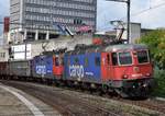 Re 620 012-5  Regensdorf  in Doppeltraktion mit Re 421 389-8 am 19.08.2017 in Brugg in Richtung RBL unterwegs.