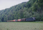 STB/SBB: Einer der letzten Güterzüge im Sensetal mit der Re 6/6 11660  TAVANNES  während dem Heuet im Juni 2004.