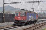 Re 620 059-6 durchfährt solo den Bahnhof Gelterkinden. Die Aufnahme stammt vom 19.02.2018.