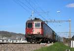 SBB Re 620 033-1  Muri AG   bei der Abfahrt mit einem Kieszug im Bahnhof Embrach-Rorbas nach Hüntwangen-Wil.
Dienstag, 17. April 2018