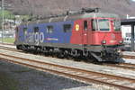 An diesem Karfreitag hatte dei Re 6/6 602 011 (11611)  Rüti ZH  ihren freien Tag und sonnte sich im Bahnhofsareal von Sargans. Später erfuhr ich, dass sie bis am Dienstag nach Ostern in Sargans stehen durfte.

Sargans, 30.03.2018