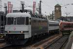 Re 620 003-4 der rail adventure (ex SBB Re 6/6 11603  Wädenswil ) macht sich am 01.10.2018 auf, Fahrzeuge von der Innotrans zurück nach Erlen zu bringen. Basel Badischer Bahnhof.