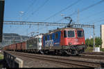 IRSI Re 421 387 und Railadventure Re 6/6 11603 mit einem Rübenzug Basel Badischer Bahnhof - Frauenfeld Zuckerfabrik am 21. September 2019 bei der Durchfahrt im Bahnhof Turgi.