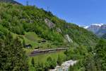 Re 620 033 mit einem Kesselzug am 21.05.2016 bei Gurtnellen.