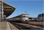 Die railadventure Re 6/6 16003 (91 854 620 003-4 CH-RADVE) hat in Lausanne zwei Firmen eigene Güterwagen aus Villeneuve übernommen, mit welchen auf der Hinfahrt ein Twindexx Speisewagen ins Bombardier Werk überführt wurde.

20. Februar 2020