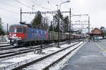 Am Morgen des 26. Februar 2020 konnte man in Gerlafingen nur während einer sehr kurzen Zeit Güterzüge bei winterlicher Stimmung fotografieren.
Güterzug von SBB CARGO trifft mit der Re 620 046-3  BUSSIGNY  in Gerlafingen ein.
Schöne Fotos entstehen bei schönem Wetter. Da die Bahn bei jedem Wetter unterwegs ist, zeige ich zur Abwechslung auch einmal sehr gerne Schlechtwetterbilder.
Foto: Walter Ruetsch