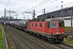 Re 620 040-6  Münchenstein  mit einem Kesselzug kurz vor Othmarsingen am 30.03.2020.