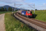 Re 620-Lokomotiven von SBB CARGO National bei Niederbipp unterwegs im letzten Abendlicht.
Re 620 035-6  Muttenz  mit Kesselwagenzug nach Cornaux am 20. Mai 2020.
Foto: Walter Ruetsch