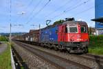 Re 620 081-0  Immensee  mit dem RedBull-Zug von Buchs SG nach Italien auf dem Weg nach Schwyz zum Lokpersonalwechsel, aufgenommen bei Mägenwil am Abend des 24.05.2020.