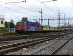 SBB - Lok Re 6/6  620 007-5 vor Güterwagen bei der durchfahrt in Prattelen am 25.09.2020