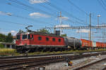 Re 620 053-9 durchfährt den Bahnhof Pratteln. Die Aufnahme stammt vom 20.07.2020.