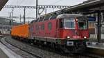 Re 620 066-1  Stein am Rhein  auf dem Weg nach Visp bei der Durchfahrt in Brugg AG am 26.10.2020.