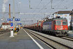 Re 620 065-3  ZIEGELBRÜCKE  mit einem Kieszug nach Rothenburg in Zofingen am 5. Februar 2021.
Foto: Walter Ruetsch