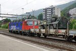 Die Re 620 089-3  Gerra-Gambarongno  schleppte einen schweren Militärzug von Bure Casernes nach Biel RB.
Moutier am 17. August 2021.
Foto: Walter Ruetsch