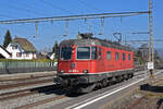 Re 620 084-4 durchfährt solo den Bahnhof Rupperswil.