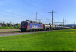 SBB - Re 6/6  620 075 mit Tankwagen unterwegs bei Lyssach am 02.05.2022