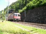 Berner Oberland 2007 - In Vierfachtraktion gefhrt von Re 6/6 11625, ist am 25.07.2007 ein mit Wechselbehltern beladener Gterzug auf der Ltschberg-Nordrampe unterwegs. Wir befinden uns am Frtenviadukt, auf der zweiten Ebenee der Nordrampe.