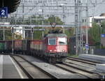 SBB - 620 079 mit Güterzug bei der Einfahrt im Bhf.