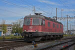 Re 620 030-7 durchfährt am 19.10.2022 solo den Bahnhof Pratteln.
