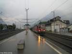 Bei einem heftigem Berggewitter durchfahren die Re 6/6 11635 ''Muttenz'' und Re 4/4'' 11173 Flelen am 30.7.08. Trotz der Dunkelheit ist es zum Zeitpunkt der Aufnahme erst 16.35.