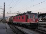 Die Re 6/6 11641 verlsst am 05.07.2011 mit offener Tre Rotkreuz.