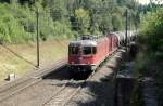 Mit einem Gterzug aus der Zentralschweiz befindet sich die Re 6/6 11653  Gmligen  am 01.09.11 in einem Wald vor Benzenschwil.