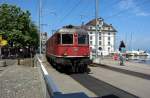 Rorschach Hafen Schweiz  Re 6/6 11654  Villeneuve  bei der Durchfahrt mit Gterzug in Rorschach Hafen.