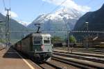 Vom Gotthardt kommend rollen zwei schweizer Lokomotiven mit einem schweren 
Gterzug am 19.5.2009 in den Bahnhof Erstfeld ein. Vorne weg ist 11659
zu erkennen. Sie verdeckt die dahinter laufende SBB Cargo 420186.