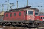 Re 6/6 mit der Betriebsnummer 11630  fährt am Badischen Bahnhof in Basel ein. Die Aufnahme stammt vom 17.12.2013.