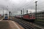 Durchfahrt am 02.05.2014 von SBB CFF FFS Re 6/6 11653  Gümligen  mit einem gemischten Güterzug in Basel Bad Bf gen Weil am Rhein. Links zusehen, die WLC ES 64 U2-060 die einen Leersonderzug der EIfelbahn nach Basel gebrahct hatte. Hinter der Taurus, sind auch noch die zwei Re 4/4, die kurze Zeit später den Venice-Simplon-Express von 181 223-9 ablösen werden.