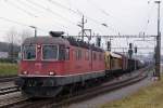 SBB: Güterzug mit der Re 6/6 11601  WOLHUSEN  beim Güterbahnhof Langenthal am 19.