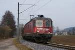 SBB: Güterzug mit der Re 6/6 11626  ZOLLIKOFEN  bei Gutenburg am 19. Januar 2015. Diese Lok hat als Einzige dieser Bauart Chromstreifen analog der Ae 6/6 Kantonslokomotiven erhalten. 
Foto: Walter Ruetsch