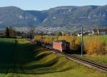 SBB: Kurzgüterzug zwischen Solothurn und Biberist in der letzten Abendsonne des 18. November 2015  mit einer Re 620 auf der Fahrt nach Gerlafingen.
Foto: Walter Ruetsch