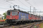 Vierfach Traktion, mit den Loks 620 086-9, 11322, 11343 und 11664, durchfahren den Bahnhof Pratteln.