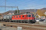 Re 6/6 11622 durchfährt den Bahnhof Sissach. Die Aufnahme stammt vom 06.11.2015.