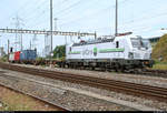 Containerzug mit Rem 476 452-8  Tessin  (Siemens Vectron) der railCare AG durchfährt den Bahnhof Pratteln (CH) in östlicher Richtung.