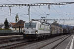 Siemens Vectron 476 455-1 von railCare durchfährt den Bahnhof Rupperswil.