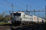 Siemens Vectron 476 456-9 von railCare durchfährt am 25.10.2022 den Bahnhof Pratteln.