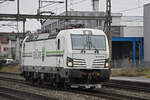 Siemens Vectron 476 457-7 von railCare durchfährt am 26.01.2023 solo den Bahnhof Rupperswil.