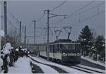 An einem trüben Wintertag zieht die MOB GDe 4/4 6004  Interlaken  den MOB Belle Epoque Zug bei Planchamp Richtung Zweisimmen.