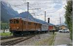 50 Jahre Blonay Chamby - MEGA BERNINA FESTIVAL -  Bündner Tag im Saaneland : Dank einer Rangierfahrt der BB Ge 4/4 81 (RhB Ge 4/4 181) mit ihrem Extrazug Rougemont - Gstaad in Saanen von Gleis 4