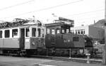 VBW Vereinigte Bern-Worb-Bahnen__Ge 4/4 111 von 1932 und CFe4/4 38 von 1913 an der Endstation 'Worb Dorf'.__27-08-1976
