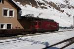 FO Ge 4/4 III Nr. 81, eine von zwei Loks fr den Autoverlad durch den Furka-Basistunnel, ist gerade in der Station Realp eingetroffen (17.3.2010).