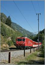 Auf der Fahrt Richtung Zermatt zwischen Kalpetran und St.Niklaus klinkt sich die MGH HGe 4/4 II in den Zahnstangenabschnitt kurz vor St.Niklaus ein.
11. August 2012