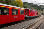 Die HGe 4/4 I von MGB-Historic ist mit ihrem Extrazug, bestehend aus (exBVZ/MGB) DFB Mitteleinstiegswagen, in Sedrun angekommen.
