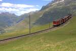 Der Sonderzug zum Jubil�um 100 Jahre FO hat am 05.07.2026 die Station N�tschen verlassen und f�hrt jetzt Richtung Andermatt.
Im Hintergrund sind Hospental, Realp und der Furkapass zu erkennen.