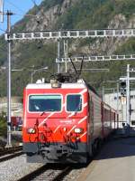 MGB - Einfahrender Regionalzug mit Lok HGe 4/4 103 im MGB Bahnhof von Brig am 20.09.2007