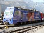 zb - E-Lok HGe 4/4 101 962-9 mit Vollwerbung im Bahnhof von Meiringen am 17.02.2008