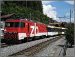 HGe 4/4 101 961 der ZB mit einem Zug aus Luzern kurz vor Erreichen des Bahnhofs in Brienz.